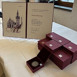 Die Medaille "München leuchtet" in bronze