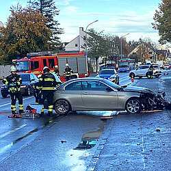 Unfallfahrzeug bei VU in der Verdistraße