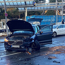 Unfallfahrzeug bei VU in der Verdistraße